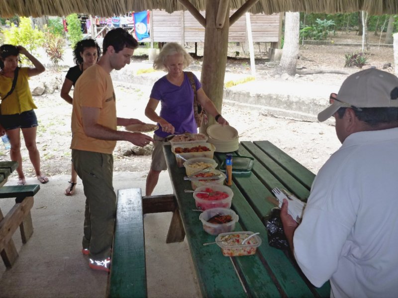 lamanailunch.jpg
